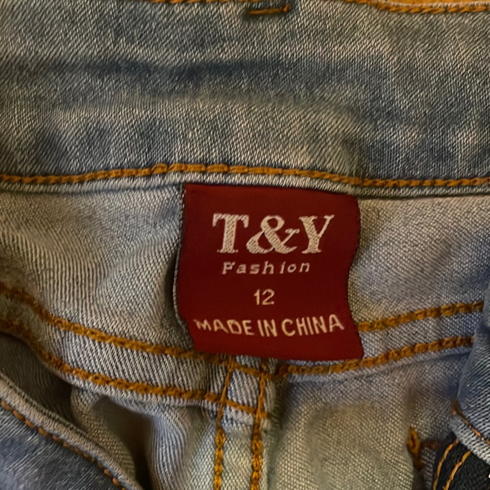 T&Y fashion, skinny jeans, hardly ever used, doesn’t quite fit me